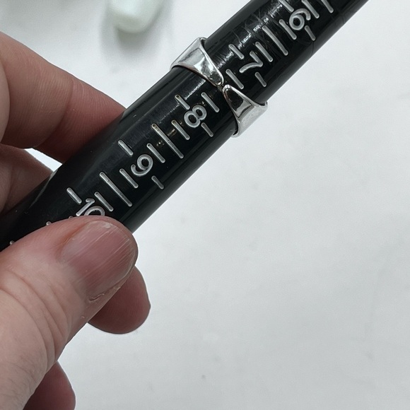 Sterling Silver With A Daisy Flower Ring
925 Sz 7.5 slightly adjustable - Picture 10 of 11